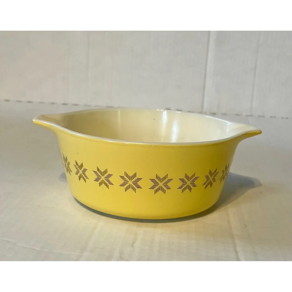 Vintage Pyrex Snowflake Garland Yellow Casserole Baking Dish 1.5 Qt Model 474